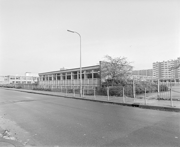 882205 Gezicht op het schoolgebouw Trumanlaan 74 te Utrecht.